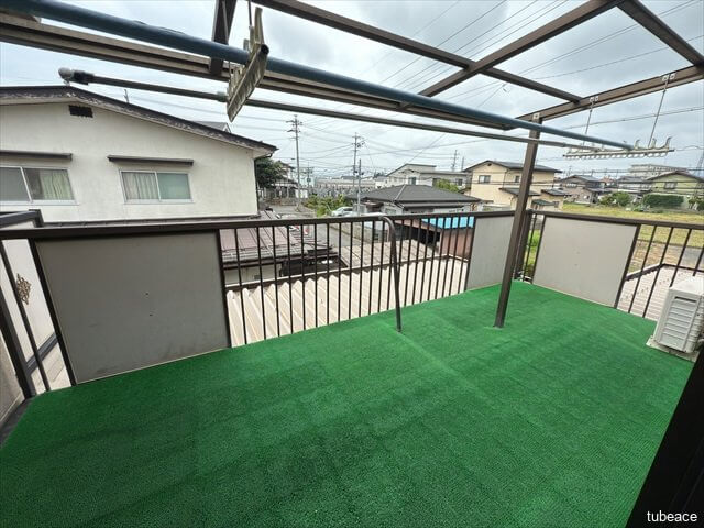 日当たり良好なバルコニーで、洗濯物干しにも最適です。